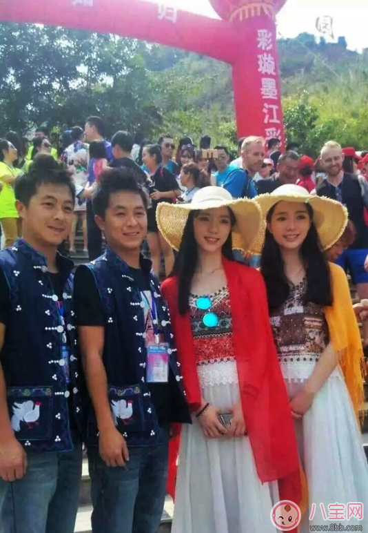 蘇格蘭小學迎來13對雙胞胎 心疼老師一分鐘并想生雙胞胎的看過來