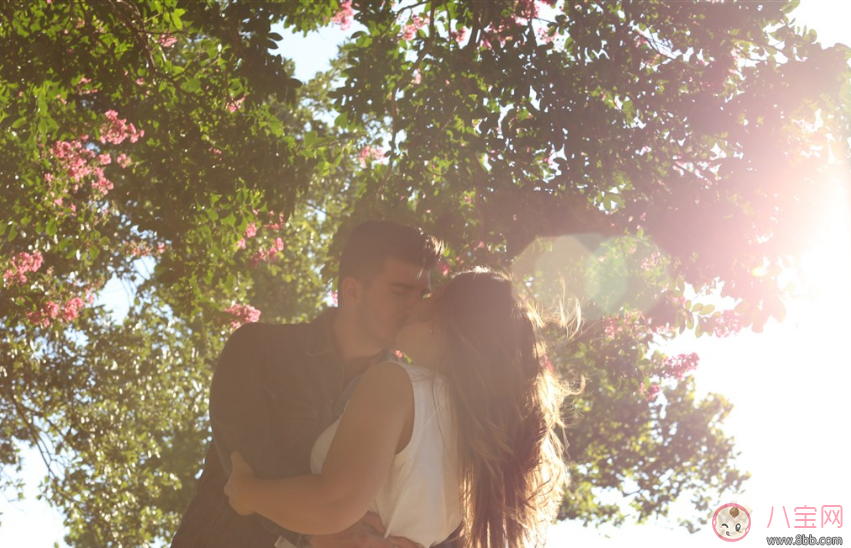 今天你吻了么 接吻節(jié)活動(dòng)花樣玩法秀恩愛(ài)