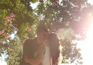 今天你吻了么 接吻節(jié)活動花樣玩法秀恩愛