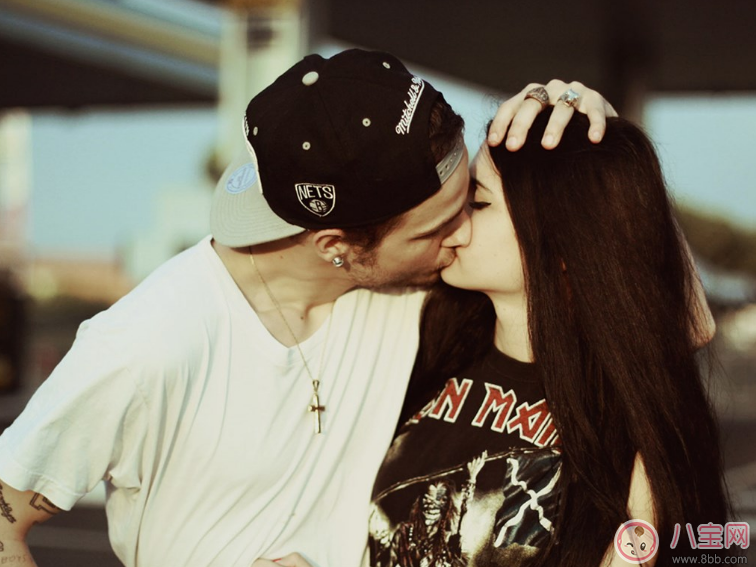 接吻高技巧玩法 接吻日一定要會(huì)