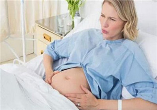 為什么產(chǎn)房?jī)?nèi)的生死要由產(chǎn)房外決定？女性權(quán)益無(wú)法得到保障嗎？