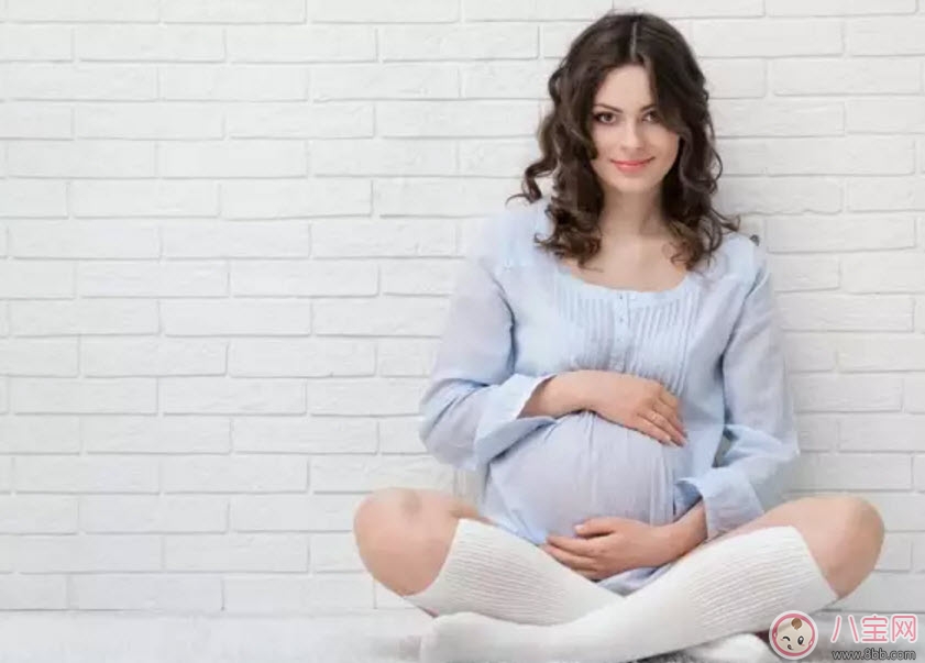 臍帶繞頸與撫摸肚皮有關(guān)系嗎 孕婦頻繁摸肚子對胎兒有影響嗎 臍帶繞頸與撫摸肚皮有關(guān)系嗎 孕婦頻繁摸肚子對胎兒有影響嗎