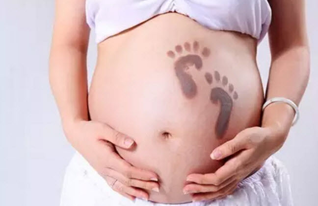 剪臍帶時(shí)寶寶會(huì)不會(huì)疼 剪臍帶是寶寶疼還是媽媽疼