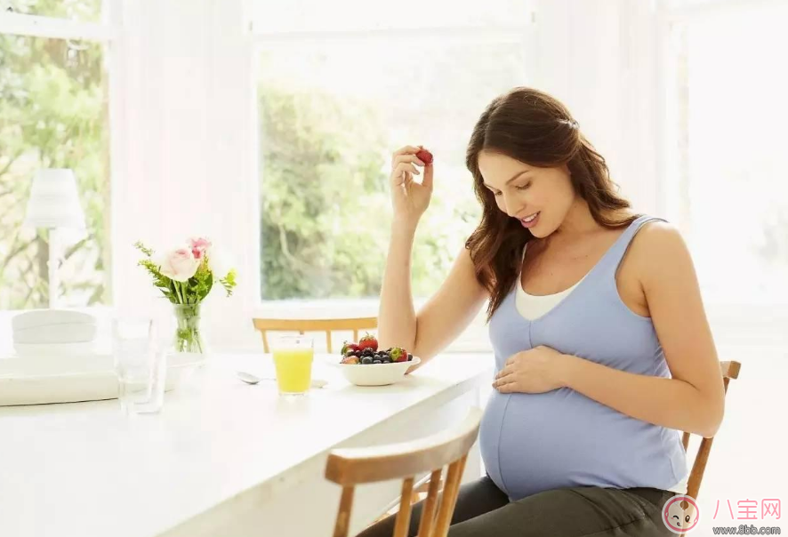 半夜餓醒了怎么吃好 準媽媽晚上加餐原則攻略