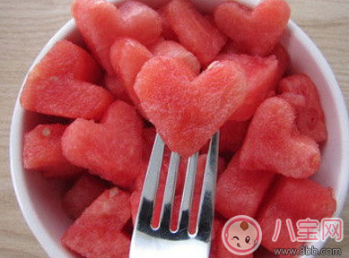 孕婦怎么吃西瓜比較好 懷孕媽媽吃西瓜的正確姿勢