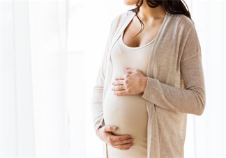 孕婦肚子沒事別亂摸 驚動胎兒可不好