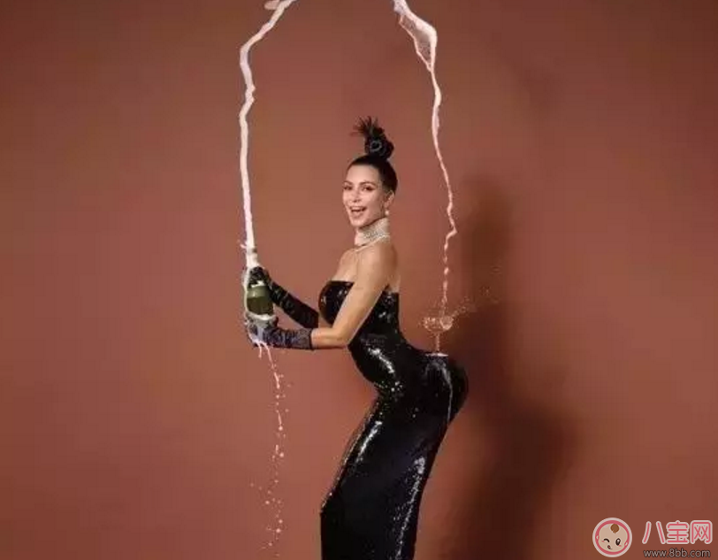 翹臀女王卡戴珊產后依舊擁有翹臀蜂腰  如何修煉翹臀