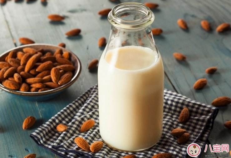 哺乳期喝杏仁奶好處多 美容養(yǎng)顏還補鈣 哺乳期喝杏仁奶好處多 美容養(yǎng)顏還補鈣