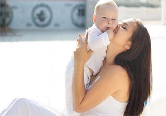 產后護理要到位 一不小心就有了媽媽手頸椎病和腰疼