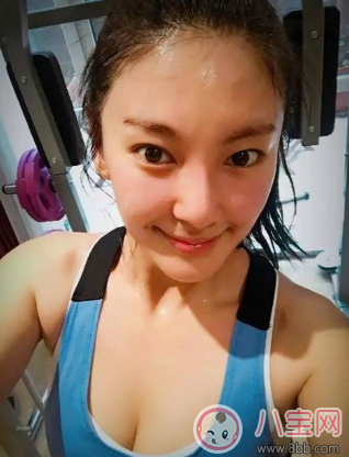 時(shí)尚性感張雨綺 豐胸是運(yùn)動(dòng)與美食的結(jié)合