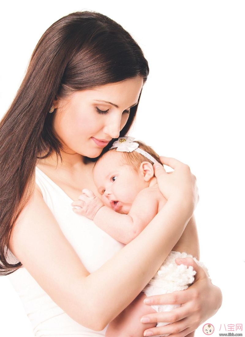 陳浩民老婆一次抱三娃拍照 當(dāng)媽后有哪些變化？