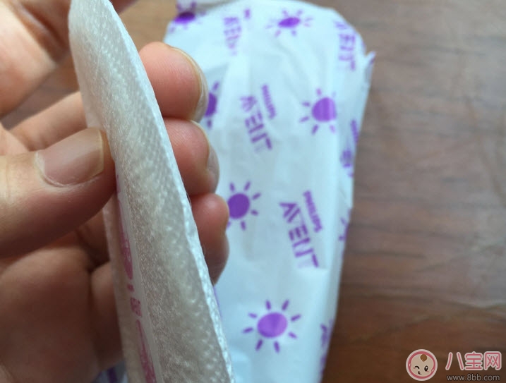 新安怡防溢乳墊怎么樣好用嗎 新安怡防溢乳墊吸水性測(cè)評(píng)使用