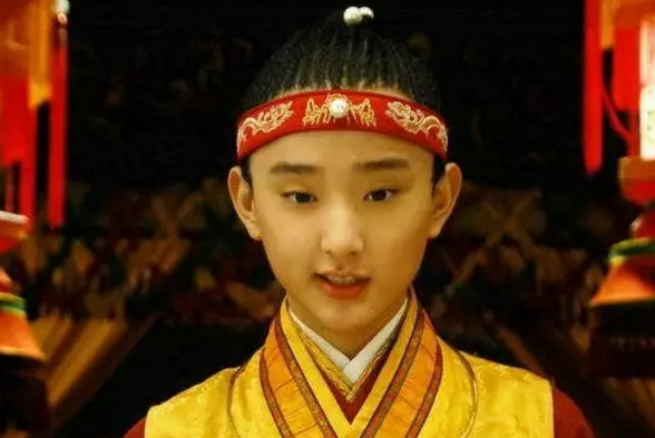 于小彤竟然單身 到底是誰套出他的話的呢？