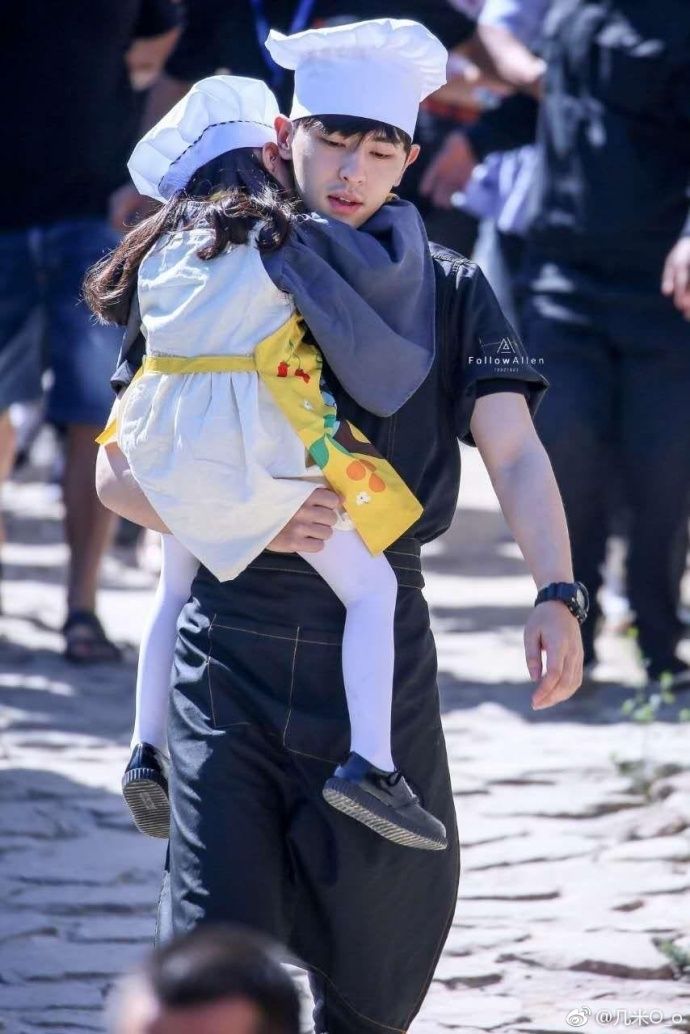 鄧倫《爸爸去哪兒》實習(xí)奶爸表現(xiàn) 東北萌娃與鄧倫配合默契嗎？