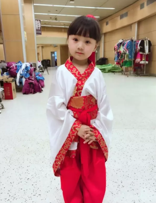 鄧倫《爸爸去哪兒》實習(xí)奶爸表現(xiàn) 東北萌娃與鄧倫配合默契嗎？