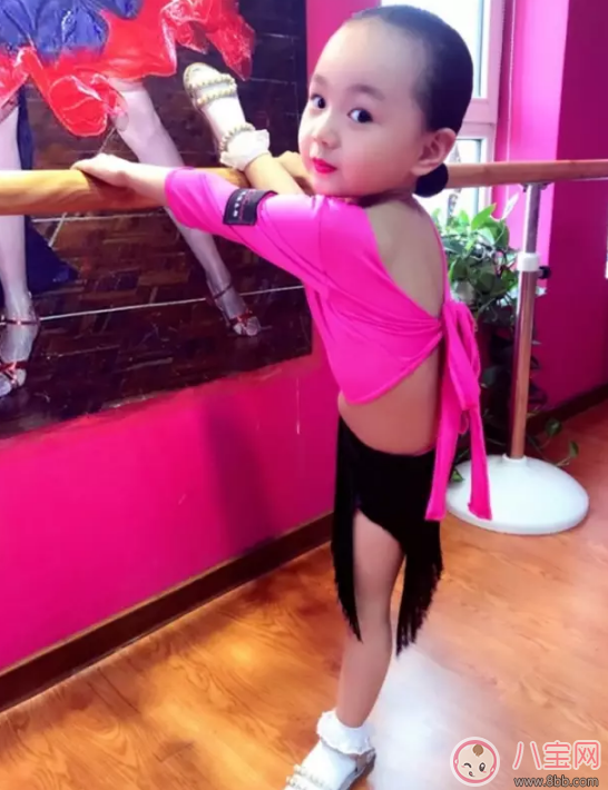 鄧倫《爸爸去哪兒》實習(xí)奶爸表現(xiàn) 東北萌娃與鄧倫配合默契嗎？