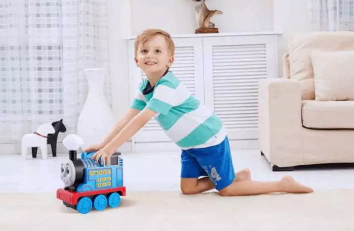 微信語音互陪伴孩子不孤單 動托馬斯故事機測評