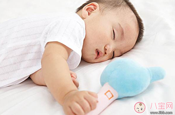 頭暈?zāi)樕l(fā)白興許是孩子缺鐵 這么做可以讓孩子不缺鐵