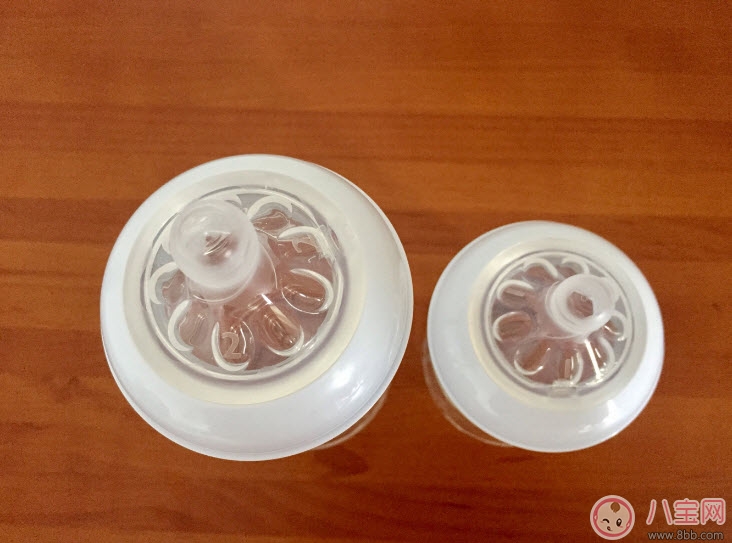 新安怡玻璃奶瓶和comotomo硅膠奶瓶哪種好 新安怡可么多么奶瓶對(duì)比