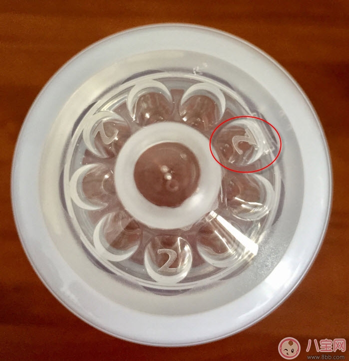 新安怡玻璃奶瓶和comotomo硅膠奶瓶哪種好 新安怡可么多么奶瓶對(duì)比