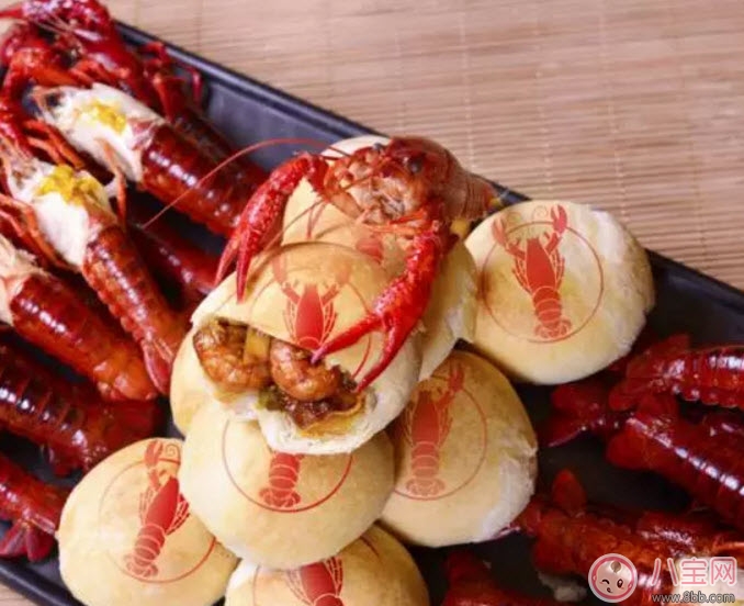 懷孕早期可以吃月餅嗎 孕婦能吃蛋黃白蓮蓉月餅嗎