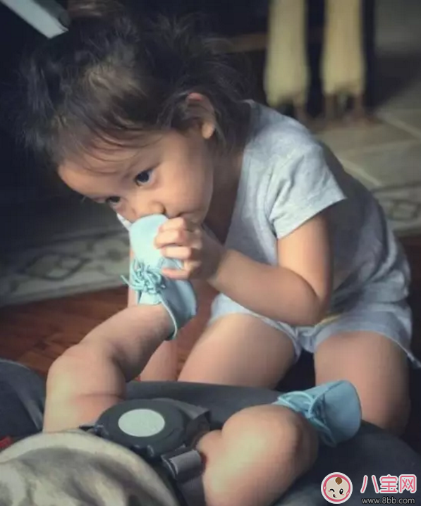 黃磊兒子可愛(ài)白嫩 新生兒寶寶皮膚如何護(hù)理