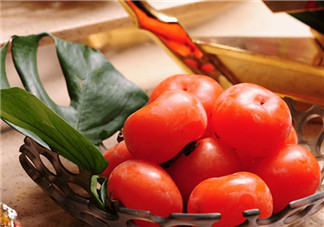 秋季吃柿子好處多 但別忘了吃柿子時(shí)還有這些禁忌