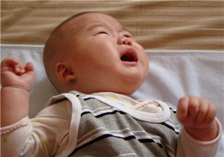 七月半寶寶愛哭鬧怎么辦 七月半為什么寶寶會哭鬧