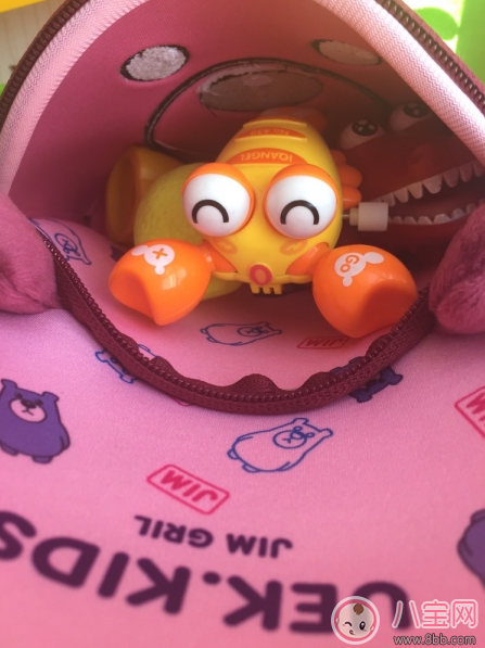 上學(xué)小書包用哪款好 uek幼兒園寶寶書包測評