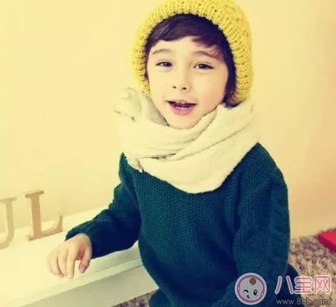 初秋需要給寶寶穿上一件肚兜嗎 初秋新生兒寶寶穿什么好 初秋需要給寶寶穿上一件肚兜嗎 初秋新生兒寶寶穿什么好