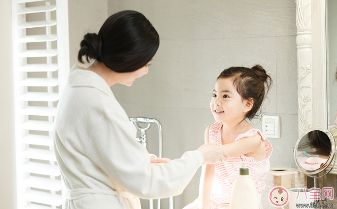 寶寶洗完澡后怎么護理比較好 寶寶浴后護理流程