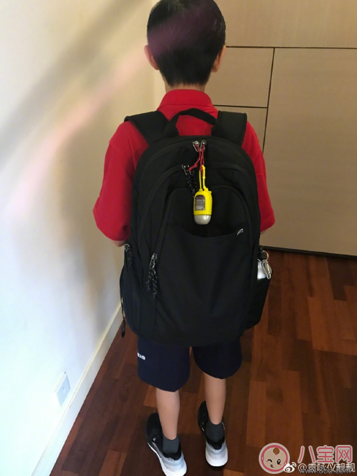 袁詠儀兒子上學(xué)書包掛免洗洗手液 孩子用免洗洗手液好不好