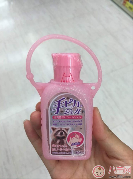 袁詠儀兒子上學(xué)書包掛免洗洗手液 孩子用免洗洗手液好不好