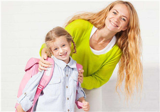 開學(xué)季書包如何挑選  雙肩包VS拉桿包？