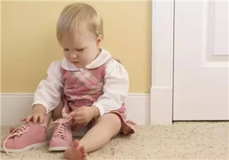 寶寶多大穿鞋好呢 寶寶穿鞋千萬不要買大一碼