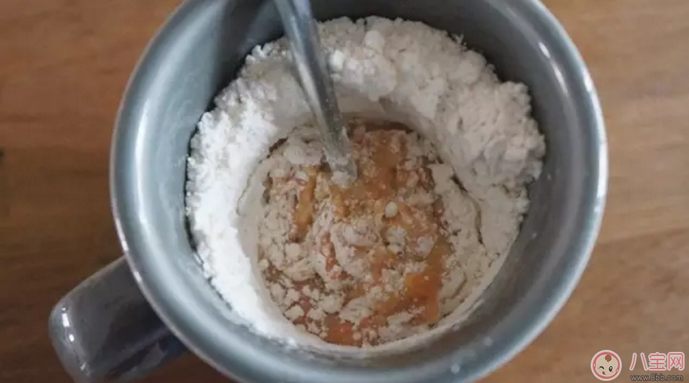 孩子不愛吃胡蘿卜 試試五分鐘胡蘿卜馬克杯蛋糕