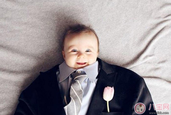 寶寶圍嘴哪種好 寶寶圍嘴如何選擇(尺寸材質(zhì)顏色有講究)