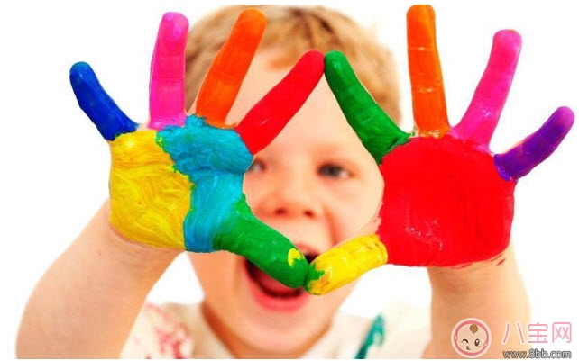 寶寶圍嘴哪種好 寶寶圍嘴如何選擇(尺寸材質(zhì)顏色有講究)