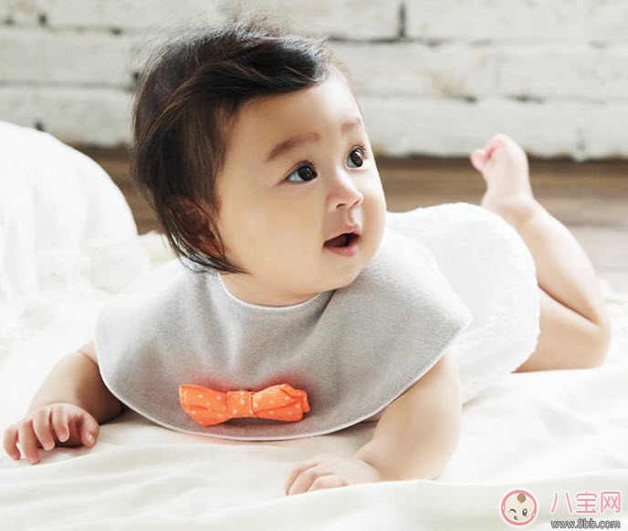 寶寶圍嘴哪種好 寶寶圍嘴如何選擇(尺寸材質(zhì)顏色有講究)