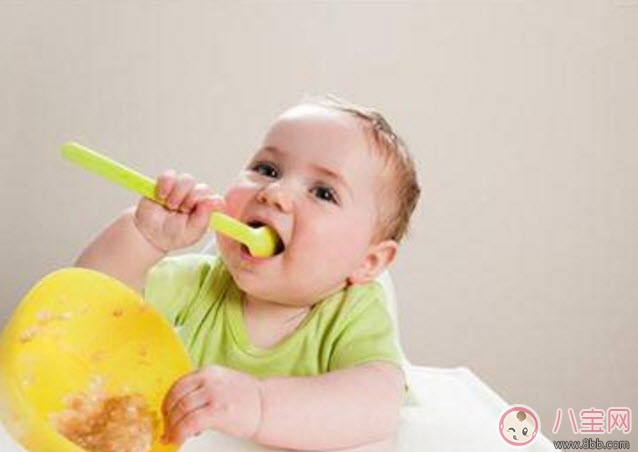 寶寶圍嘴哪種好 寶寶圍嘴如何選擇(尺寸材質(zhì)顏色有講究)