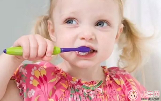 孩子可以用電動(dòng)牙刷嗎 寶寶選擇電動(dòng)牙刷的標(biāo)準(zhǔn)是什么