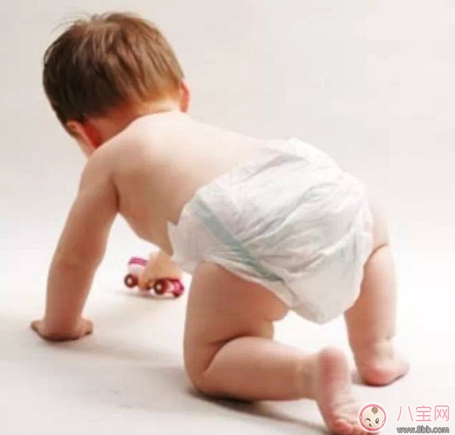 紙尿褲和尿布各有利弊 寶寶用尿片好還是紙尿褲好