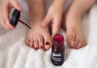 愛美也要健康的來(lái) 米粒媽伊能靜推薦指甲油Kid Licks