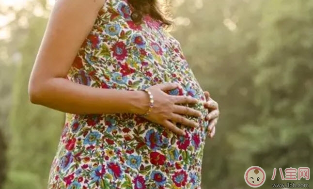 孕婦能喝可樂等碳酸飲料嗎 孕婦喝多少可樂有害(5罐)