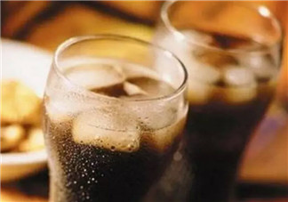孕婦能喝可樂等碳酸飲料嗎 孕婦喝多少可樂有害(5罐)