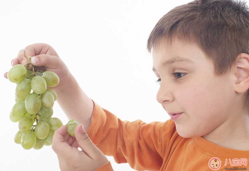 寶寶便秘不喝藥 吃葡萄就好了