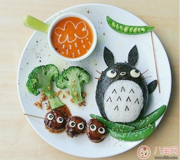 寶寶吃飯追著喂 錯(cuò)過(guò)獨(dú)立喂飯機(jī)會(huì)只能這樣