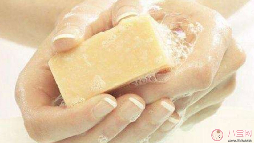 孕婦能用肥皂嗎 孕婦洗澡肥皂和沐浴露哪個好 孕婦能用肥皂嗎 孕婦洗澡肥皂和沐浴露哪個好