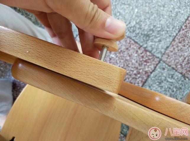 兒童餐椅什么樣的好 實(shí)木兒童餐椅測(cè)評(píng)