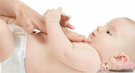如何安全使用嬰兒爽身粉 父母放心使用